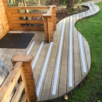 Colourdec multi-grit colours were used for the pathway. Colourdec multi-grit colours were used for the pathway.