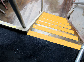 5. Anti-slip stair nosing, anti-slip floor sheets applied to stairways and walkways. 5. Anti-slip stair nosing, anti-slip floor sheets applied to stairways and walkways.