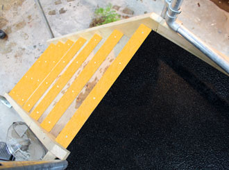 8. Water and detergents used make the platform a potential slip hazard. 8. Water and detergents used make the platform a potential slip hazard.