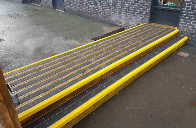 Anti-slip stair nosing for access ramp platforms.